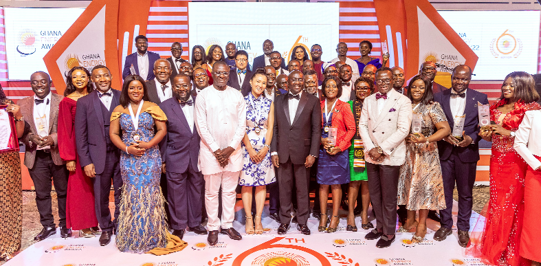  Dr Mahamudu Bawumia (arrowed) with the award winners