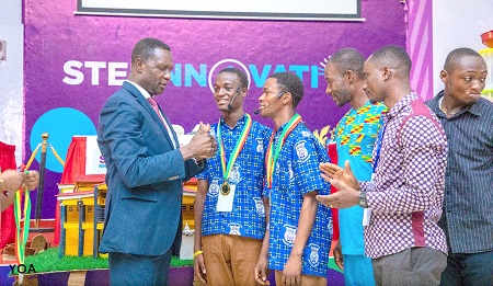 Dr Yaw Osei Adutwum presenting medals to the Kumasi Academy students who won the contest