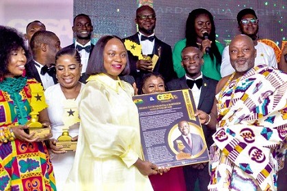 Patricia Ofori-Atta (left) receiving a memento on behalf of Joseph Siaw Agyepong, Sanitation Man of the Year, from Nii Ahene Nunoo III,  Paramount Chief of the Abola Traditional Area and Atofotse of the Ga State