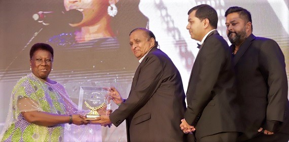 Ekua Prah (left), a Board Member of GIPC, presenting the award to Vasu Gopal, MD of M&J Pharmaceuticals, while other staff of the company look on 