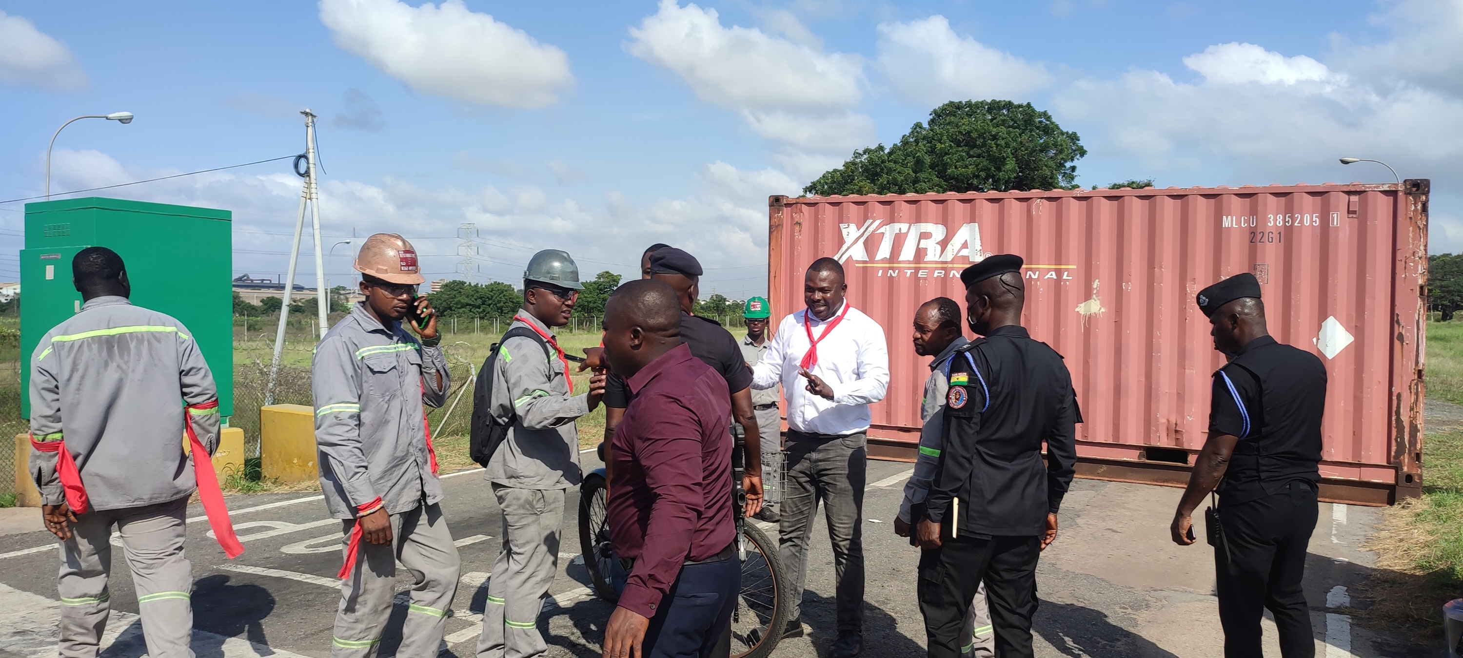 Workers of the Volta Smelter Aluminium Company (VALCO) on Monday embarked on a protest