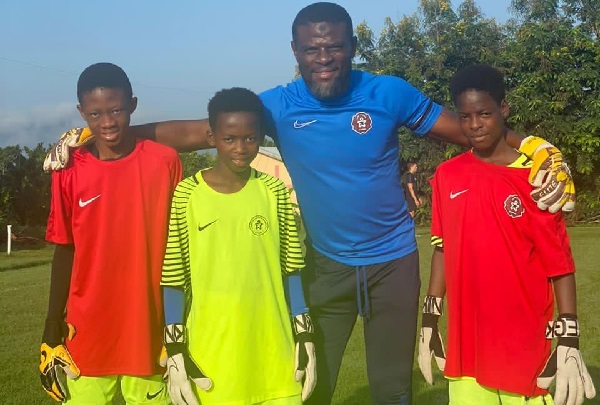 Fatawu Dauda (2nd right) with some of his young goalkeepers