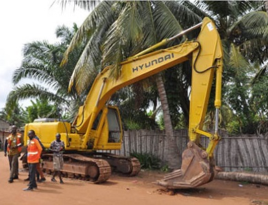 An abandoned payloader near the Goba Beach