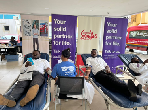 Staff of the Star Assurance Group donating blood