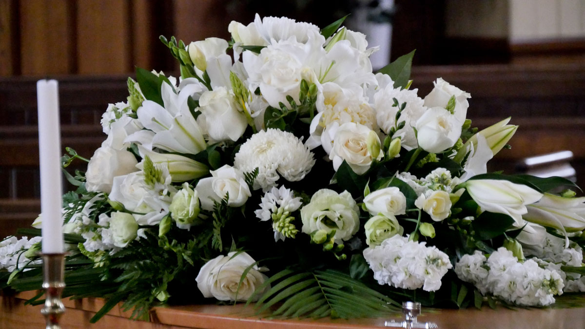 Give me my flowers when I can still smell them