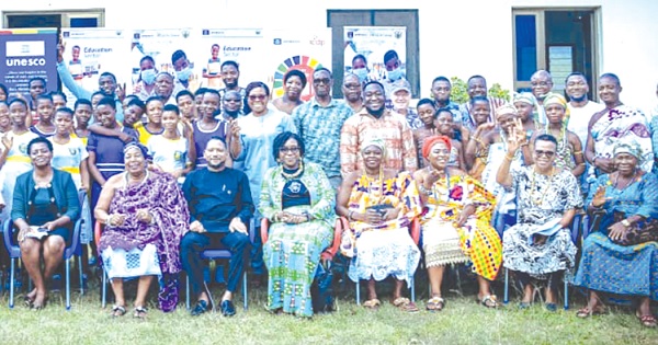 • Dignitaries and pupils at the function