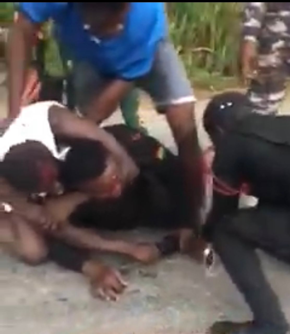 Kumawu: 5 suspects who assaulted policeman over alleged 'rat carcass' arrested [VIDEO]