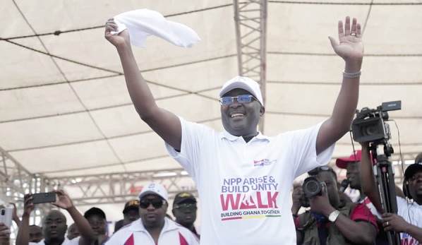• Dr Mahamudu Bawumia responding to cheers during the health walk