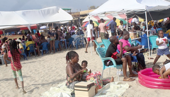 •  Some holidaymakers at the beach on Easter Monday