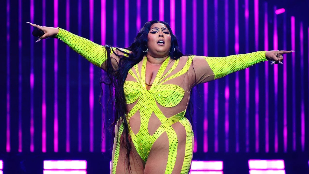 Lizzo protests Tennessee drag ban, inviting drag queens on stage in Knoxville