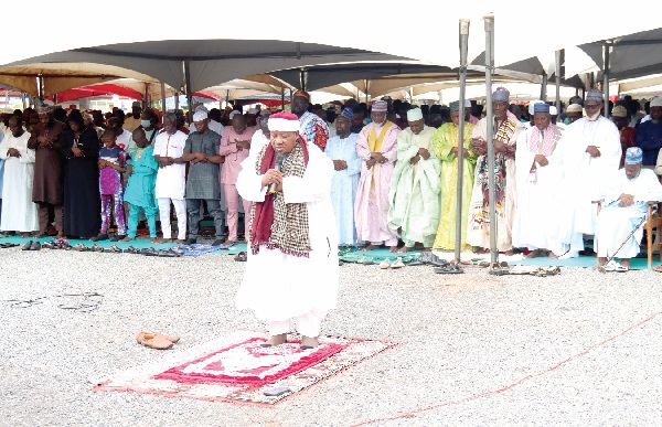 Sheikh Mohammed Kamil Mohammed, Deputy National Imam, Ahlussunna Wal-Jama’a, leading the prayers. Picture: ELVIS NII NOI DOWUONA