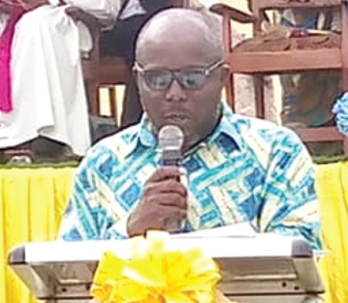 Joshua Sosu (inset), President of SPOSA, addressing a section of the students