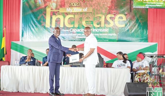 Bishop Dela Fiagome (left), President of FGCI, presenting a copy of the vision to Yohane Amarh Ashitey, MCE of Tema