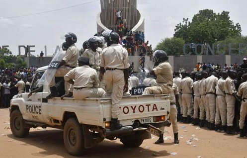 Burkina Faso &amp; Mali: Niger neighbours threaten response if coup quashed