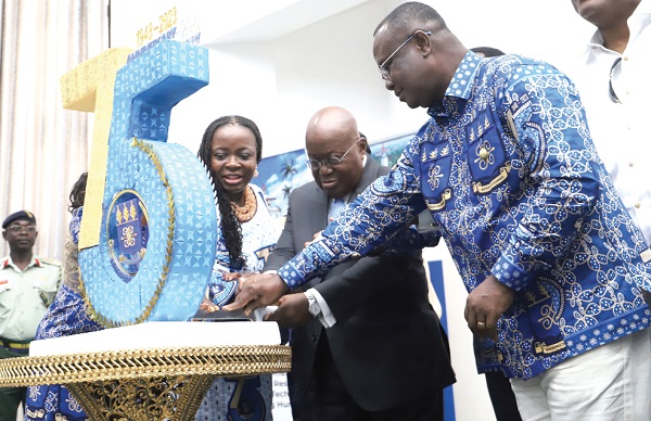 President Akufo-Addo (2nd from right) being supported by Joseph Osei Owusu (right), First Deputy Speaker of Parliament,  and Prof. Nana Aba Appiah Amfo (3rd from right), Vice-Chancellor, University of Ghana, to cut the 75th anniversary cake