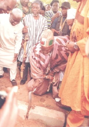 Ya-Na Abukari ii performing the sod-cutting, while Alhaji Shani Alhassan Saibu, Northern Regional Minister,  and  some other officials look on