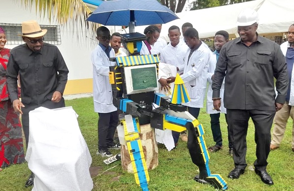 Professor Emmanuel Ohene Afoakwa (right), Vice-Chancellor of the GCTU, admiring the robot when it was unveiled. With him are Prof. Robert Ebo Hinson (left), the GCTU Pro Vice-Chancellor, and the team that built the robot