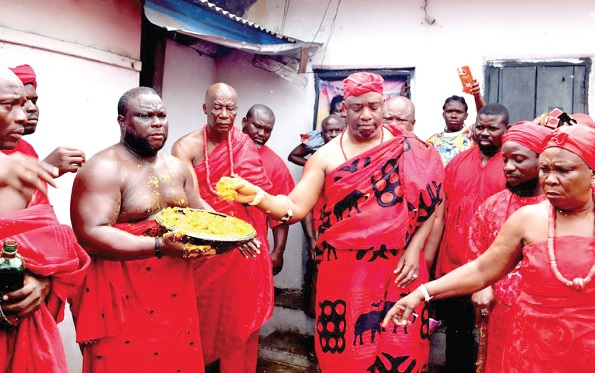 King Tackie Teiko Tsuru II (4th from left), Ga Mantse, sprinkling ‘Kpokpoi’ during the festival