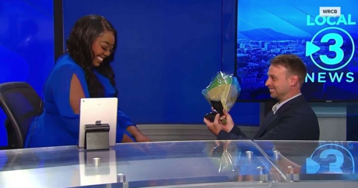 Tennessee news anchor surprised with a proposal on set