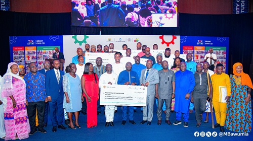  Vice-President Dr Mahamudu Bawumia (middle), flanked by Ken Ofori-Atta (6th from left), the Finance Minister, and K.T. Hammond (6th from right), Trade Minister, with other officials and beneficiaries after the event.