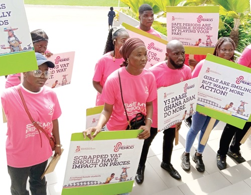 The students holding placards of appreciation