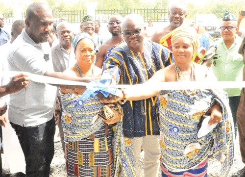 Justice Ernest Gaewu (2nd from right), Justice of the Supreme Court; Dr Anthony Kobla Kpetsey (left), CEO of Fountain Medical Services; Mama Awude II and Mama Eviwonor II, both Asafo queens of Ho-Bankoe, jointly cutting the tape to inaugurate the facility
