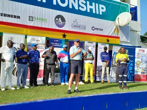 Hans De Beer, Chairman of the Organization Committee of the 2023 Goldfields Ghana PGA Championship addressing the golfers.
