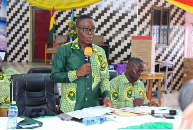 Sefwiman Rural Bank pays dividend to shareholders