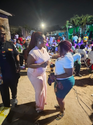 How Suncity at Amamorley residents enjoyed Christmas eve with a street party [VIDEO]