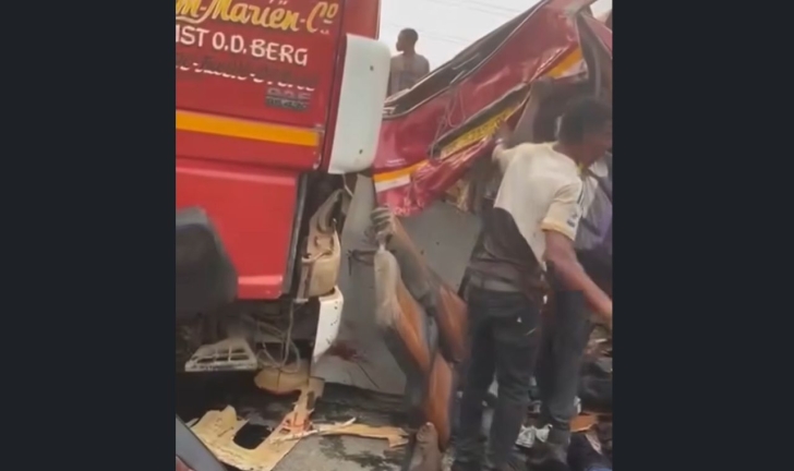 Truck runs over mini bus on Amasaman-Nsawam road, 7 killed