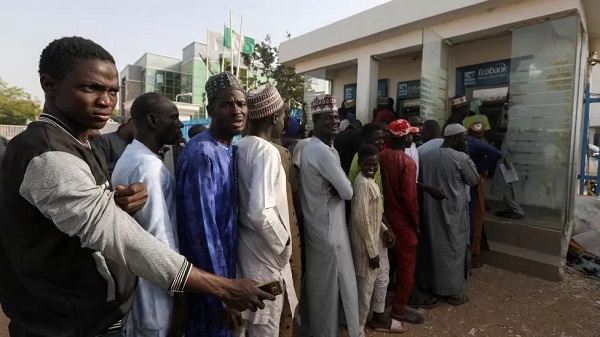 People in queue to cash money: Photo credit- Reuters