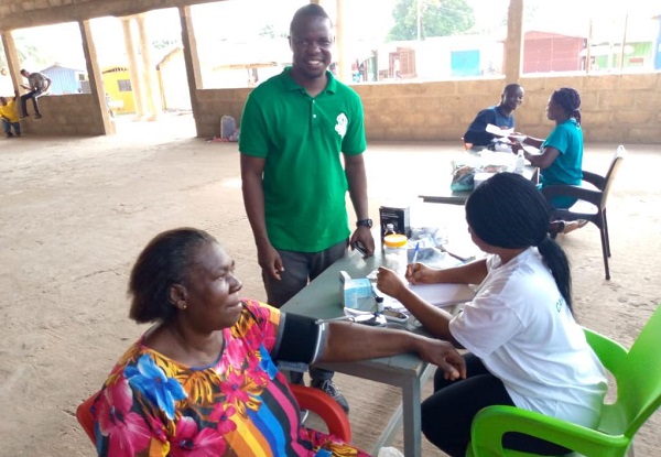 Dr Robert Doh observing a health screening exercise