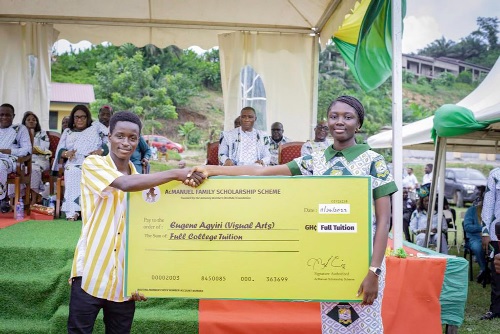 4 Tarkwa SHS students receive scholarship