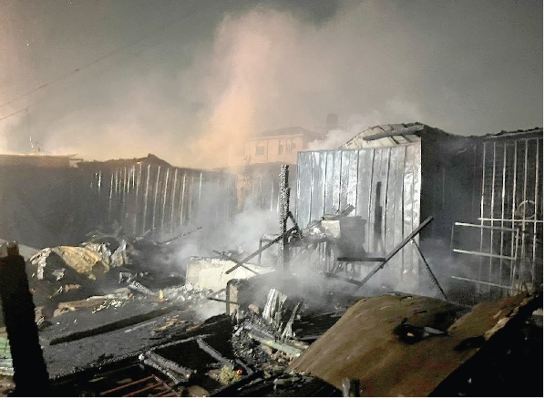 Fire sweeps through 15 shops, houses at Tema Community 2 - Graphic Online