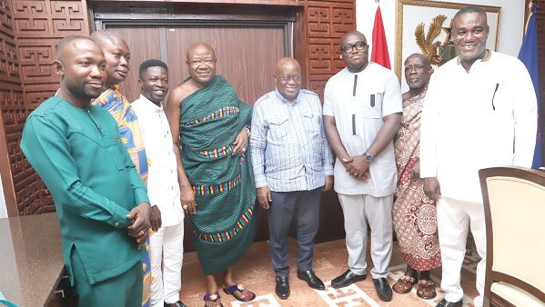 President Akufo-Addo (4th from right) and Barima Sarfo Tweneboah Kodua (4th from left), Paramount Chief of Kumawu, with  Ernest Annim (3rd from right), MP-elect for Kumawu, and some members of the Kumawu Traditional Council and NPP executives at the Jubilee House