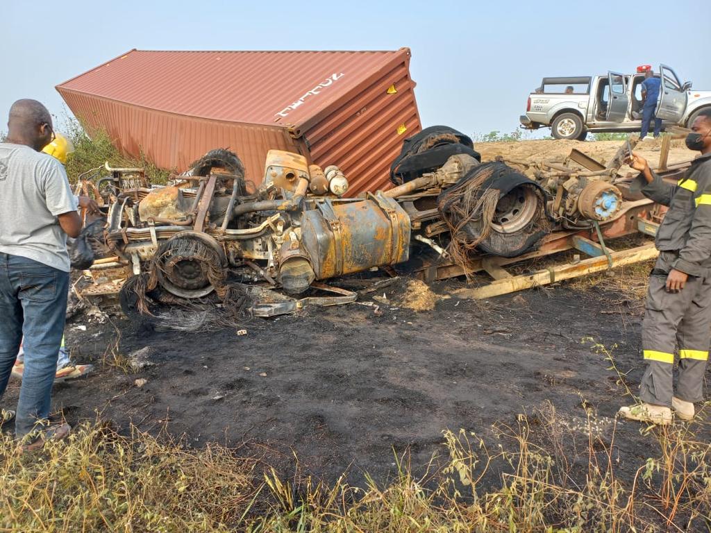 Accident at Gomoa Potin: Truck driver, 'mate' burnt to death, 2 injured