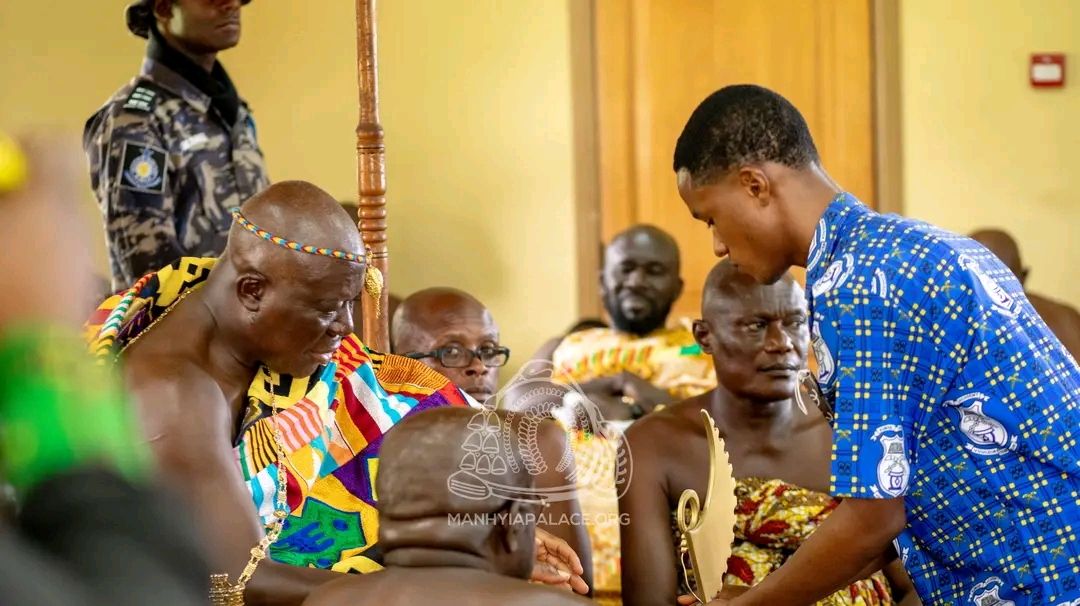 Kumaca presents STEMNNOVATION trophy to Otumfuo at Manhyia Palace