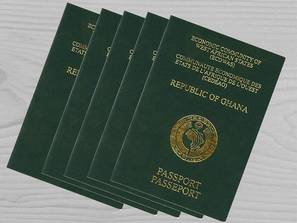 File photo: Foreign Affairs worried over 30,000 uncollected passports 
