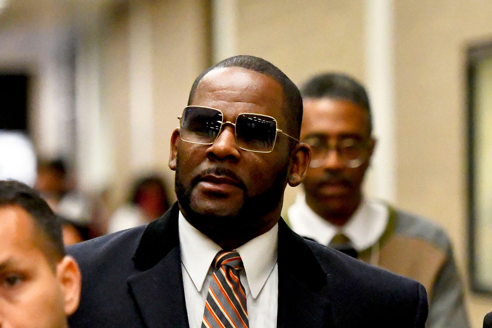 Chicago prosecutor to drop sex-abuse charges against R Kelly