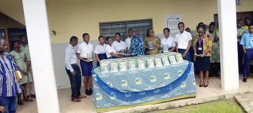  Students of the beneficiary schools receiving the books