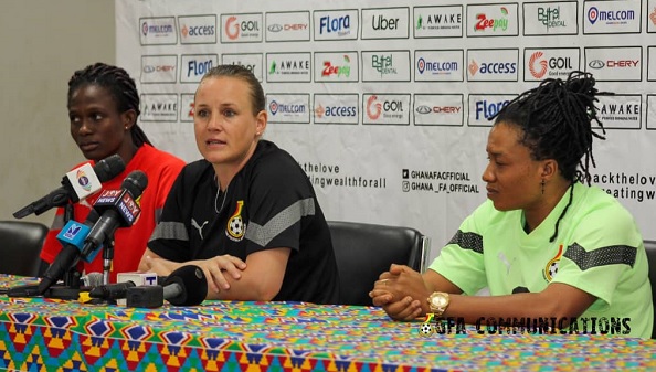 Linda Eshun (right), Coach Nora Hauptle (middle) and goalkeeper Cynthia Findiib at the press conference