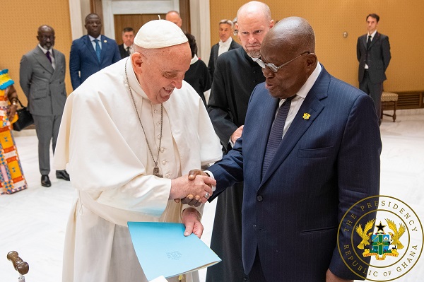  President  Akufo-Addo (right), in a handshake with Pope Francis, Head of the Catholic Church, in Rome, Italy