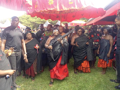 Nana Akosua Dua Asor Sika Brayie II, Sunyanihemaa, mourning the late Nana Asor Nkrawiri