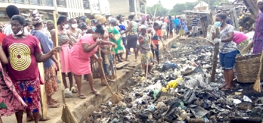 Some of the market women desilting the choked gutters