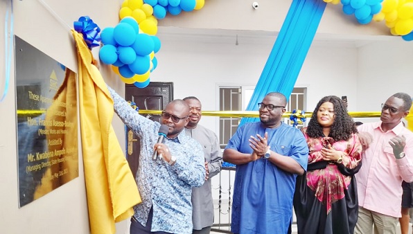 Francis Asenso-Boakye (left), Minister of Works and Housing, unveiling a plaque during the inauguration of the project. With him are Kwabena Ampofo Appiah (2nd from left), Managing Director of SHC; Sherifa Sekyere-Tijani (2nd from right), the Deputy Managing Director of SHC, and Oheneba Owusu Afriyie IV, Board Chairman of the company. Picture: NANA KONADU AGYEMAN