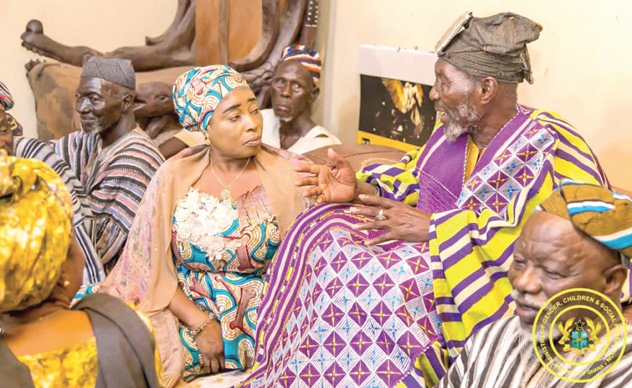 Lariba Zuweira Abudu (2nd from left), Minister for Gender, Children and Social Protection, in a discussion with Nayiri Naa Bohagu Mahami Abdulai Sheriga (right), the Overlord of Mamprugu, at Nalerigu