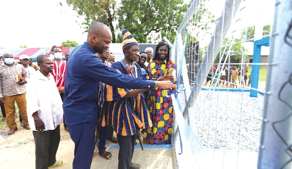 Nicholas Soyiri (left), MCE, Jirapa, Naa Nyuunaa Dakurah III (middle), Divisional Chief of Gbare, and Sylvia Owusu-Ankomah (right) of Guinness Ghana Ltd inaugurating the facility