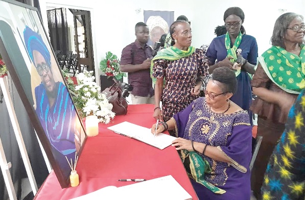 Effie Simpson, President of the  Wesley Girls Senior High School Old Girls Association, signing the book of condolence 