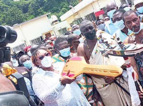 FLASHBACK: Mavis Hawa Koomson (left), the  Minister of Fisheries and Aquaculture Development, turning the key to officially end the 31 days 2021 closed season