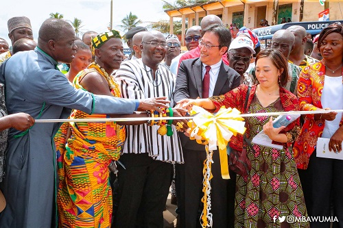 Dr Mahamudu Bawumia (middle) being supported by Nana Oduro Basayiadom, the Chief of Assin Bereku, and Nakamura Toshiyuki, the Special Advisor to President of JICA, to officially inaugurate the road